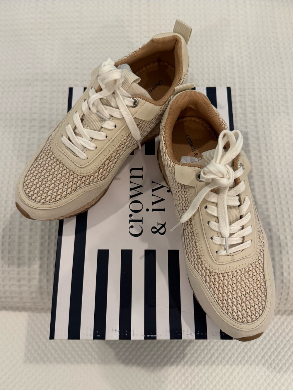 crown & ivy Beige/Cream Knit Lace-Up Women's Sneakers